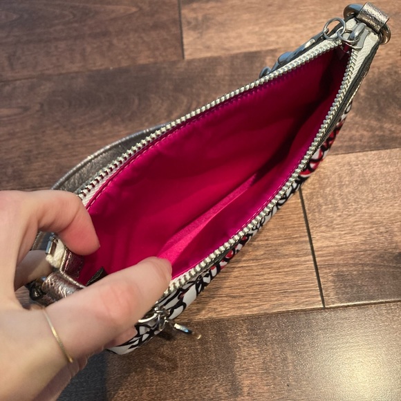 Coach corner zip wristlet, excellent condition - Picture 2 of 6